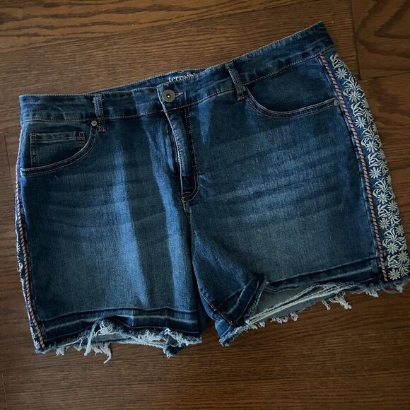 Terra & Sky Women's Plus Size Embroidered Denim Jean Short Size 18W Boho Summer - Picture 10 of 14